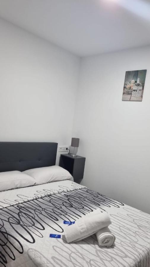 Hostal Vara Madrid Exterior photo